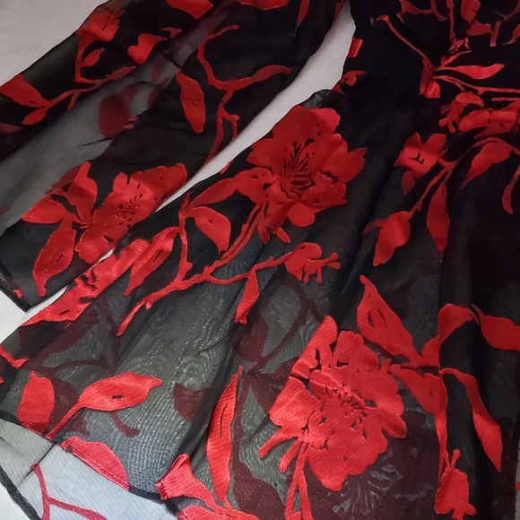 Venus EMBROIDERED ASYMMETRIC TOP - Picture 4 of 6